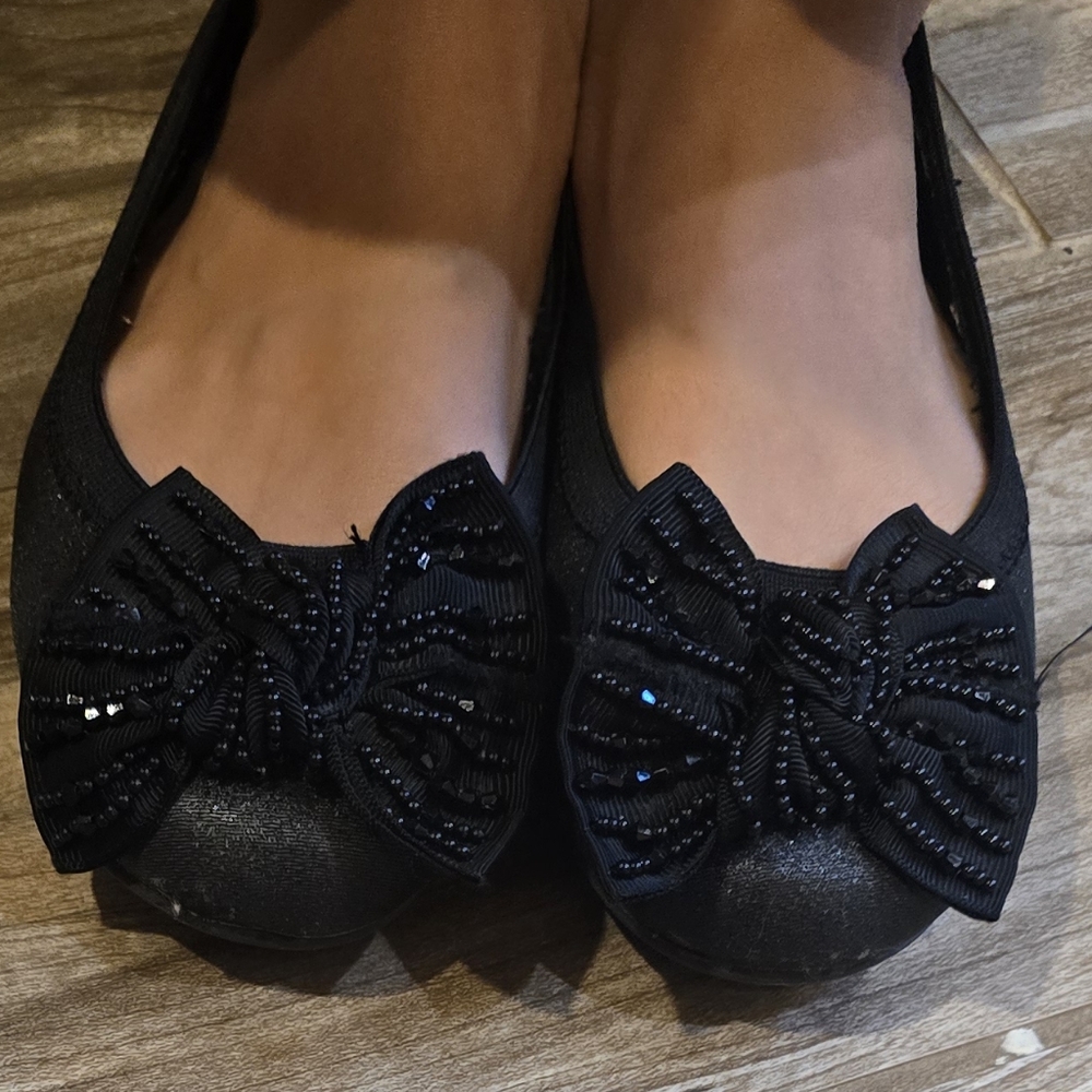 Cherokee Black Beaded Bow Flats